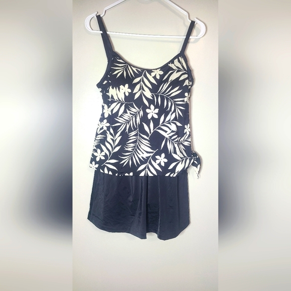 One‎ piece with skirt Size 10 Via Marina one piece suit - Picture 1 of 5